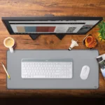 Logitech Desk Mat Mid Grey – Tappetino Scrivania 700 × 300 mm, Tessuto Riciclato, Base Antiscivolo, Grigio - immagine 6