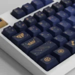 HYTE Hoshimachi Suisei Keycap e Desk Pad Bundle – Set Ufficiale VTuber, Keycap PBT Cherry + Desk Pad 900 × 400 mm, Early Bird - immagine 7