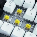 Sharkoon SKILLER SGK50 S3 White IT – Tastiera Gaming 75% Layout Italiano Switch Gateron Yellow Hot-Swap RGB QMK VIA - immagine 3